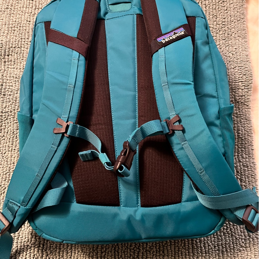 Patagonia Atom Tote Pack 20L
Color: Belay Blue - Picture 2 of 5